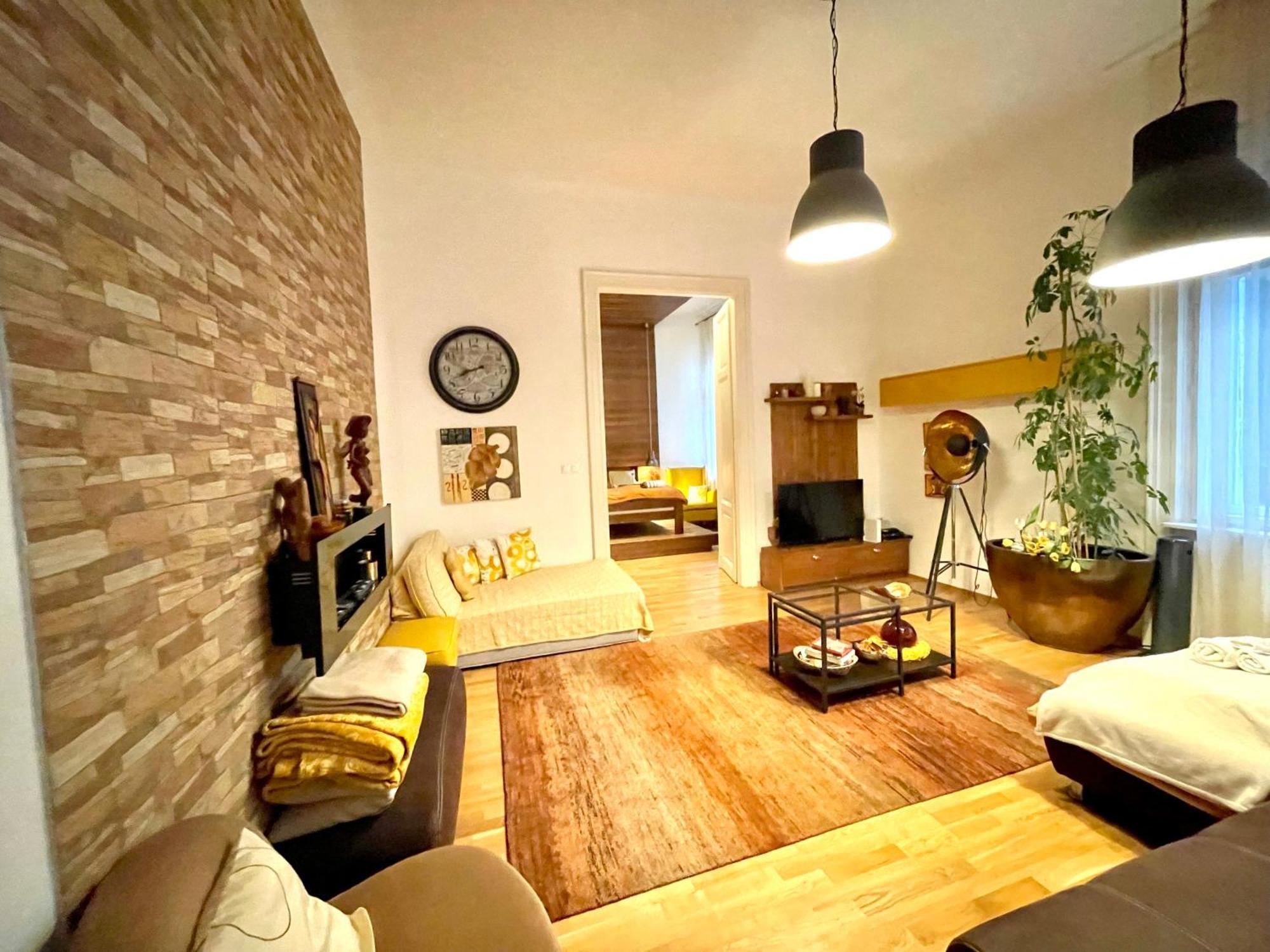 Amber Pearl Apartment 2 Rooms And 2 Bathrooms At Kalvin Square Budapest Exterior foto