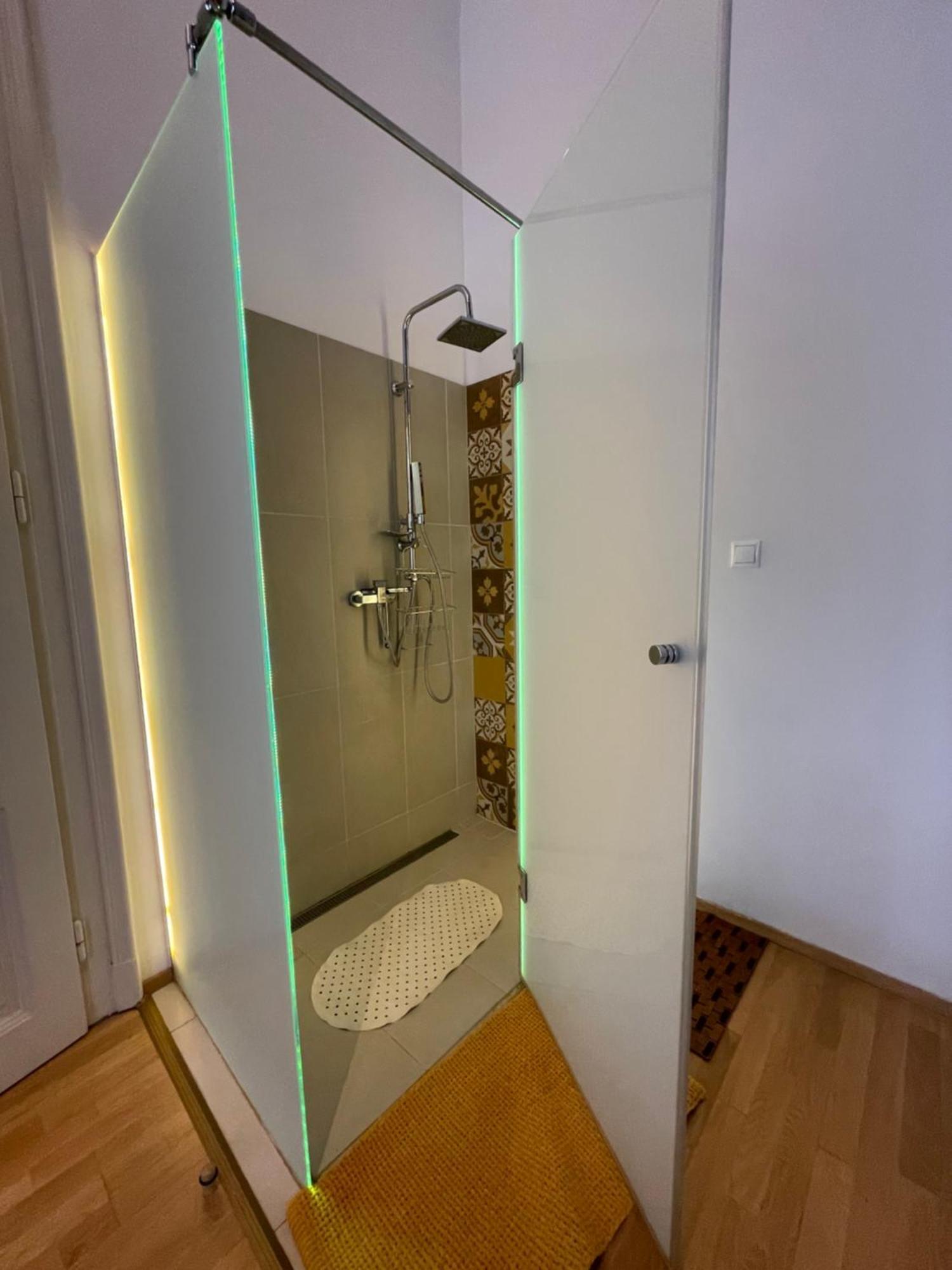 Amber Pearl Apartment 2 Rooms And 2 Bathrooms At Kalvin Square Budapest Exterior foto